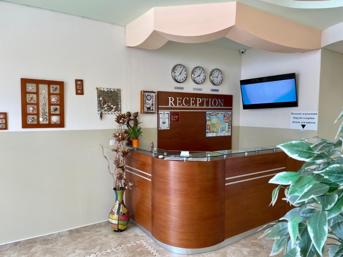 Family Hotel Avenue Kiten  Buitenkant foto